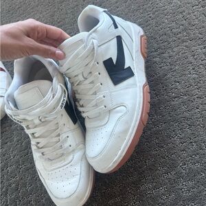 Men’s off white sneakers